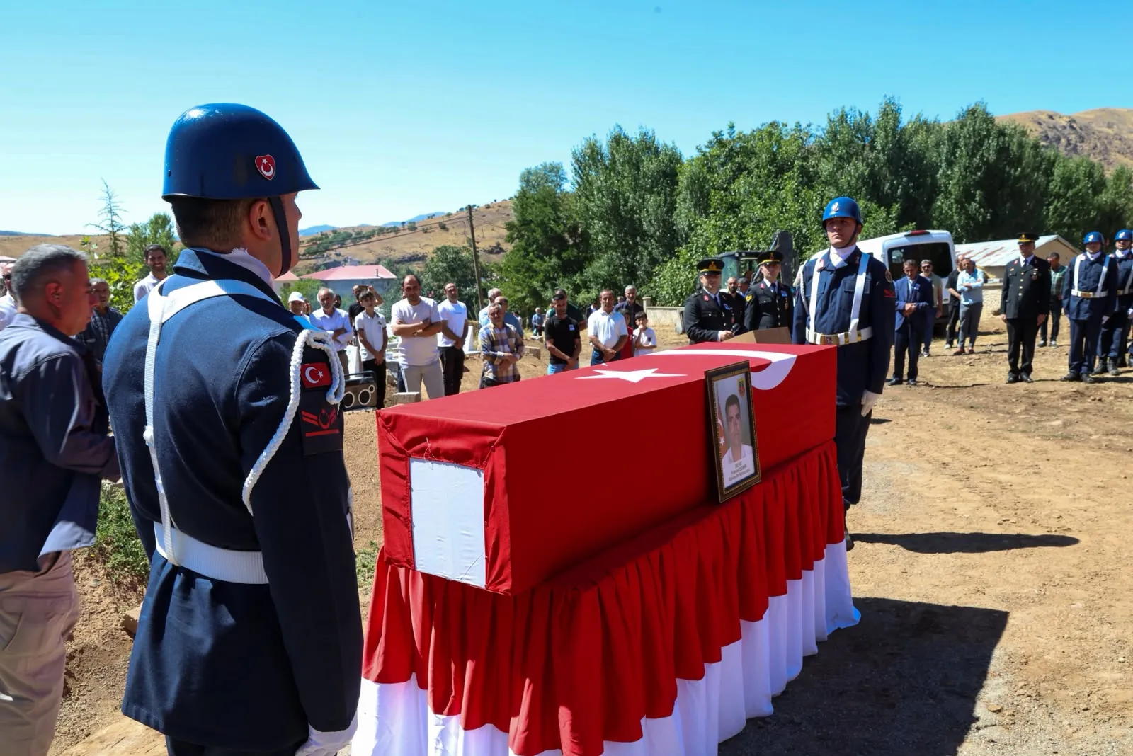Güvenlik Korucusu Yüksel Demir Son Yolculuğuna Uğurlandı - Fotoğraf Galerisi 3