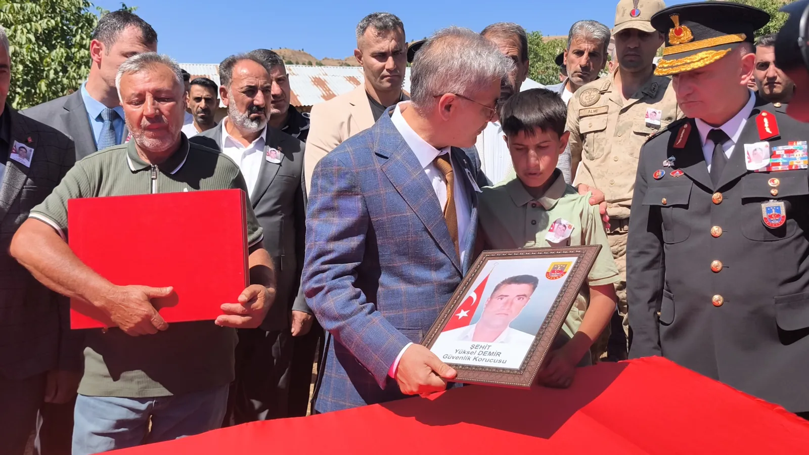Güvenlik Korucusu Yüksel Demir Son Yolculuğuna Uğurlandı - Fotoğraf Galerisi 2
