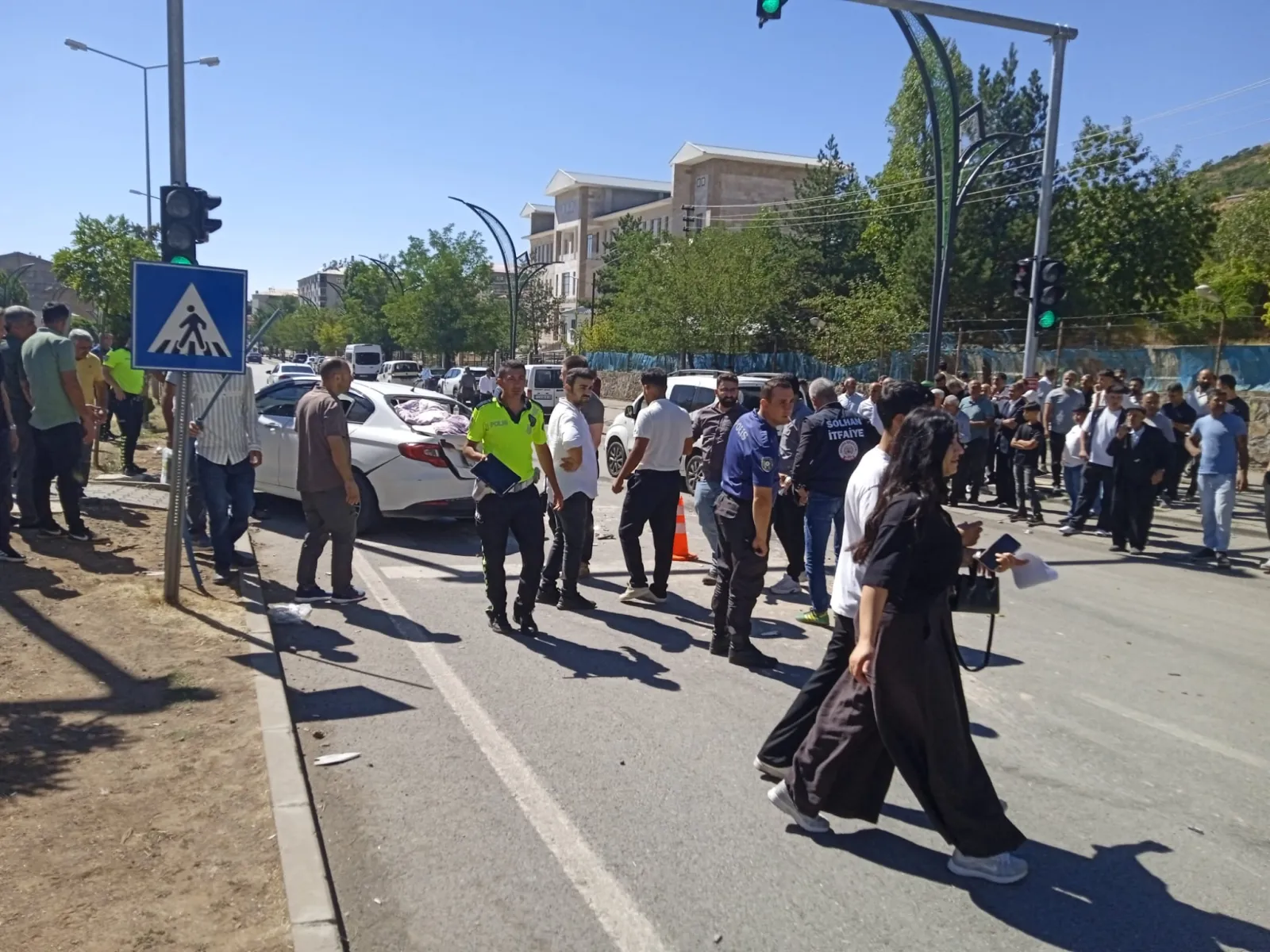 BİNGÖL-SOLHAN KARA YOLUNDA KAZA: 3 YARALI - Fotoğraf Galerisi 3