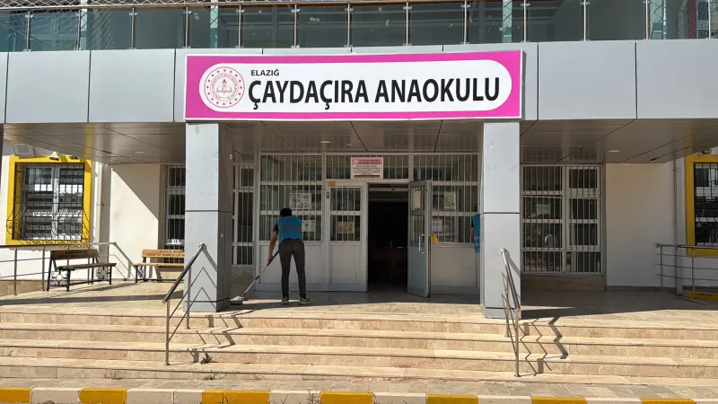 DENETİMLİ SERBESTLİK YÜKÜMLÜLERİNDEN OKULLARA BAKIM DESTEĞİ