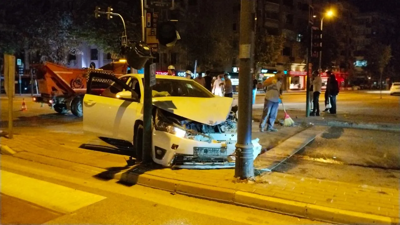 Bursa'da Feci Kaza: İki Otomobil Çarpıştı, 7 Yaralı!