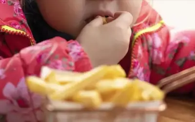 ÇOCUKLUK ÇAĞI OBEZİTESi KARACİĞER  HASTALIKLARINA YOL AÇABİLİR