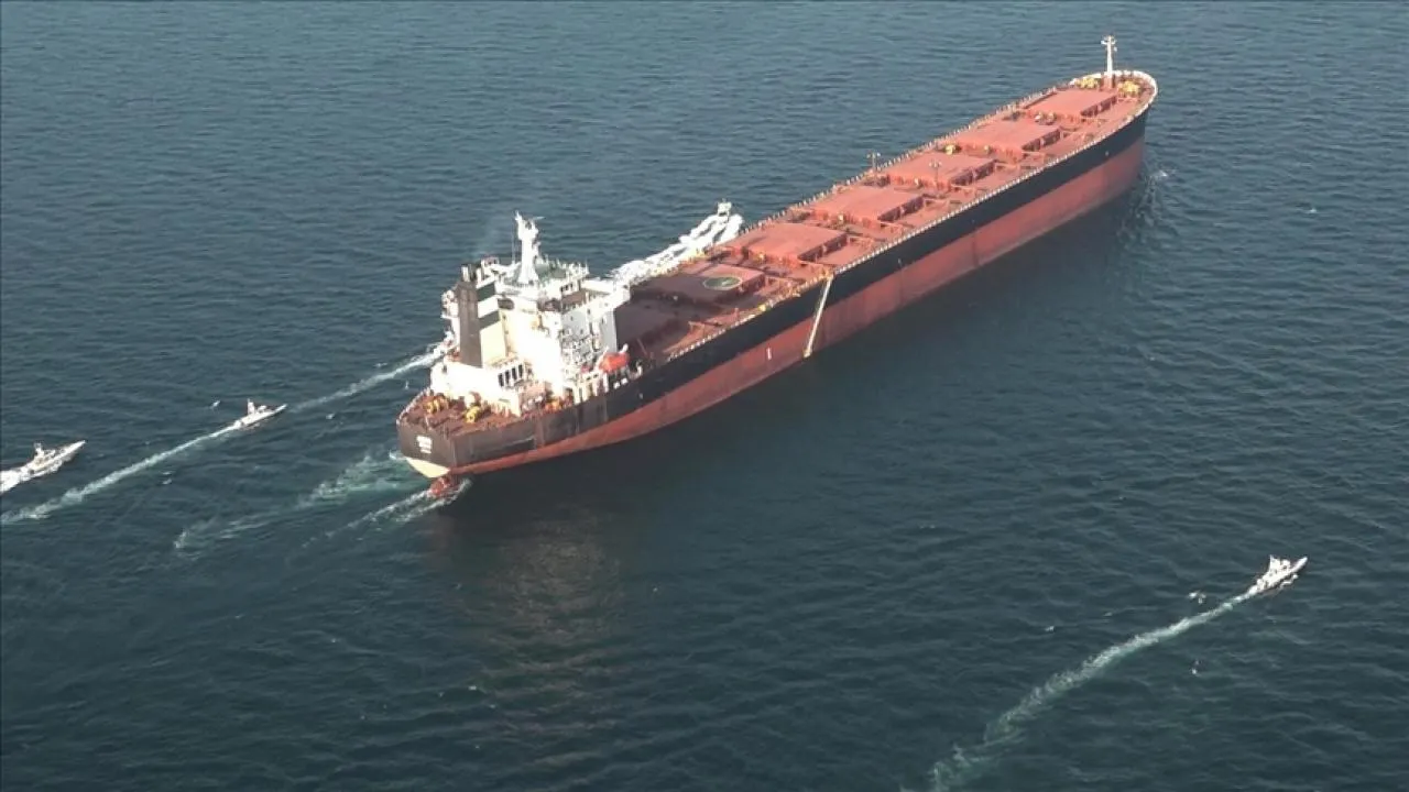 Umman Açıklarında Tanker Vuruldu: Petrol Fiyatları Uçuşa Geçti!