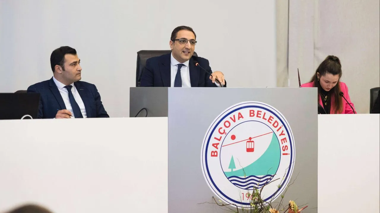 Balçova'da şok karar: Başkan Onur Yiğit görevine iade edildi!