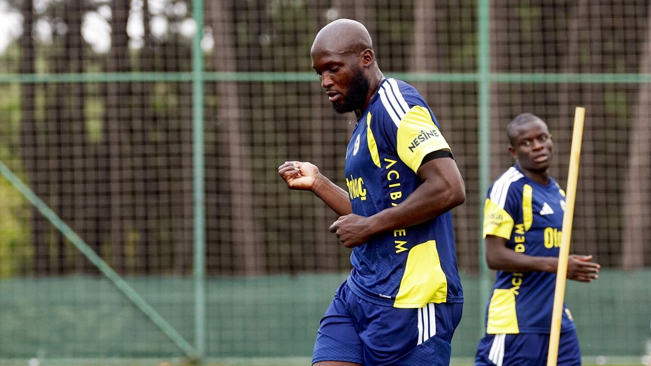 Lukaku Fenerbahçe'de İlk Antrenmana Çıktı! Taraftar Heyecanı
