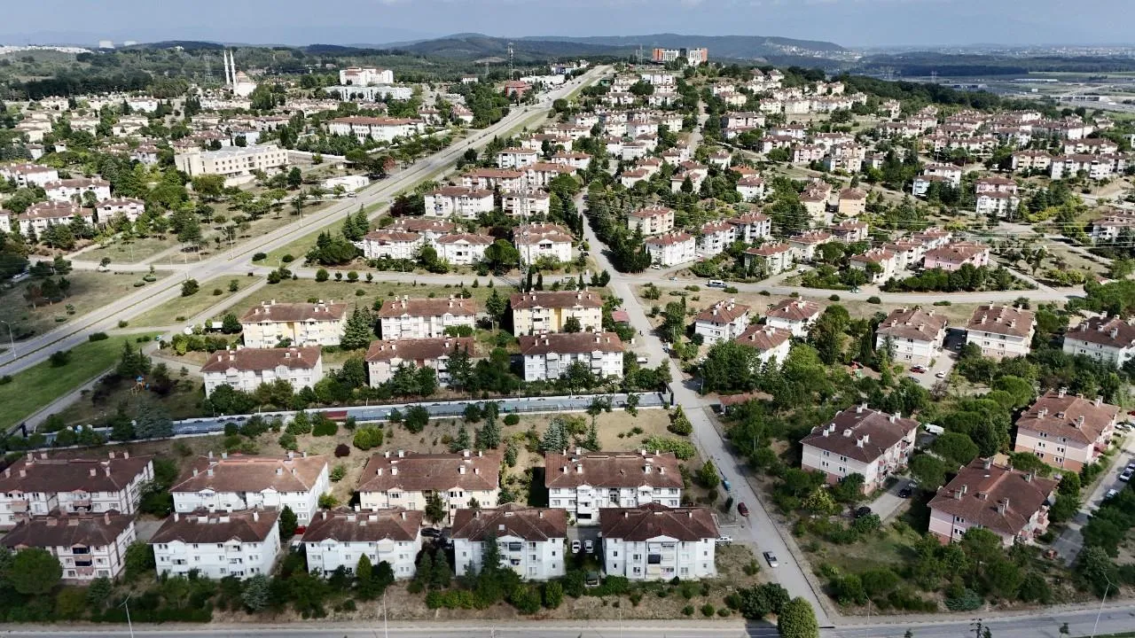 Marmara'nın 27 Yıllık Deprem Yası: Kentler Yeniden Ayağa Kalktı!