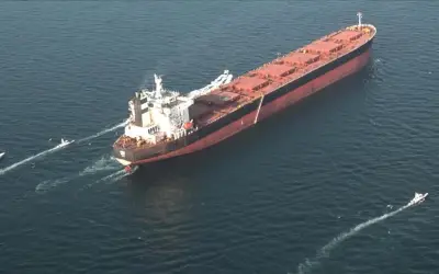 Umman Açıklarında Tanker Vuruldu: Petrol Fiyatları Uçuşa Geçti!