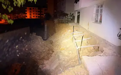 Tunceli'de Temel Kazısında Toprak Kayması: 5 Katlı Bina Boşaltıldı!