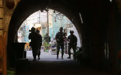 Batı Şeria'da Bir Köy Daha Kapalı! 6 Filistinli Operasyonla Gözaltında