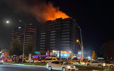 Diyarbakır'da plazada yangın: 5 kişi dumandan etkilendi!