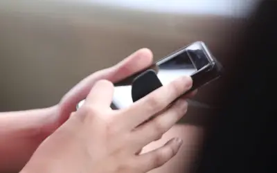 Macron'un Kararıyla Fransa'da Liselerde Cep Telefonu Yasağı Başlıyor!