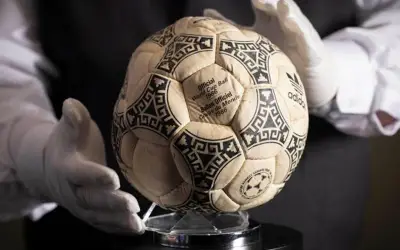 Maradona'nın 'Tanrı'nın Eli' Topu 3,3 Milyon Dolara Satıldı!
