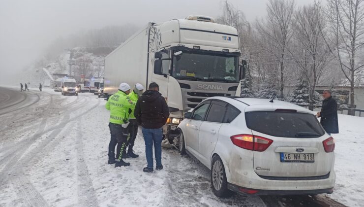 Bingöl’de Trafik Kazası: 3 Yaralı