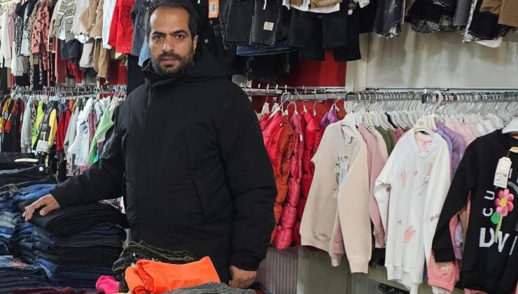 Muhtar Savuk’tan Çocuklara Bayram Hediyesi