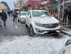Genç ve Bingöl’de Çatıdan Düşen Kar Kütleleri Araçlarda Büyük Hasar Oluşturdu.