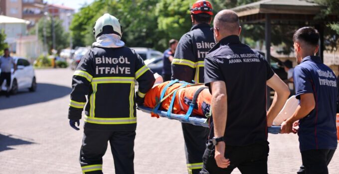 BİNGÖL İTFAİYESİ BİR YILDA YÜZLERCE OLAYA KOŞTU