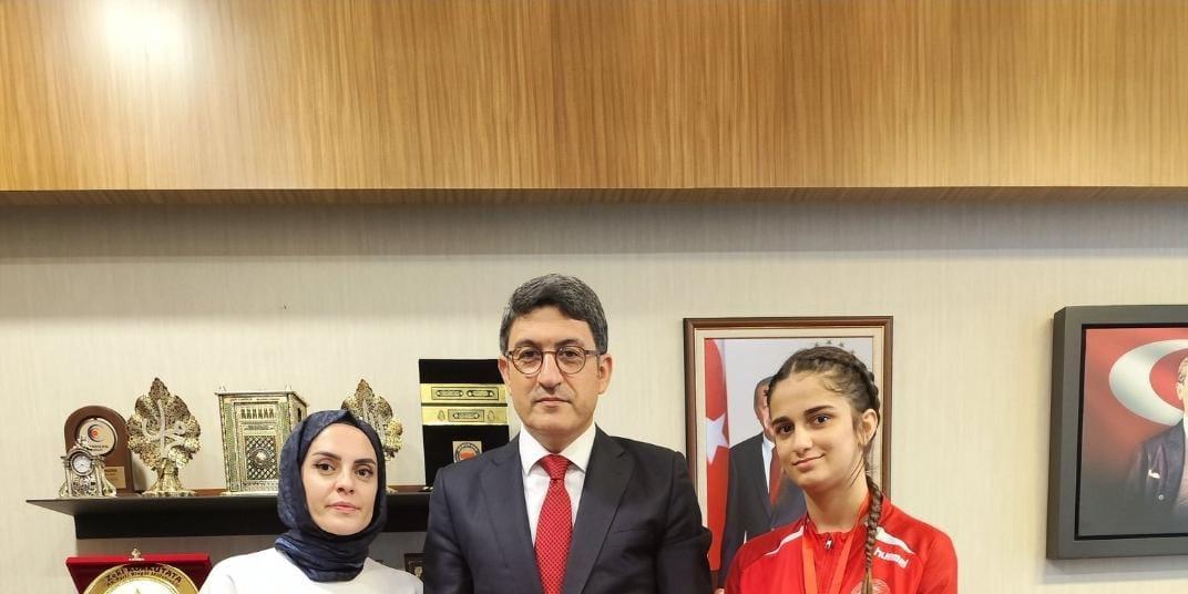 Bingöllü Milli Güreşçi Rümeysa Keskin TBMM’de Ağırlandı