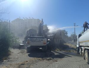 METRUK YAPILAR TEK TEK YIKILIYOR