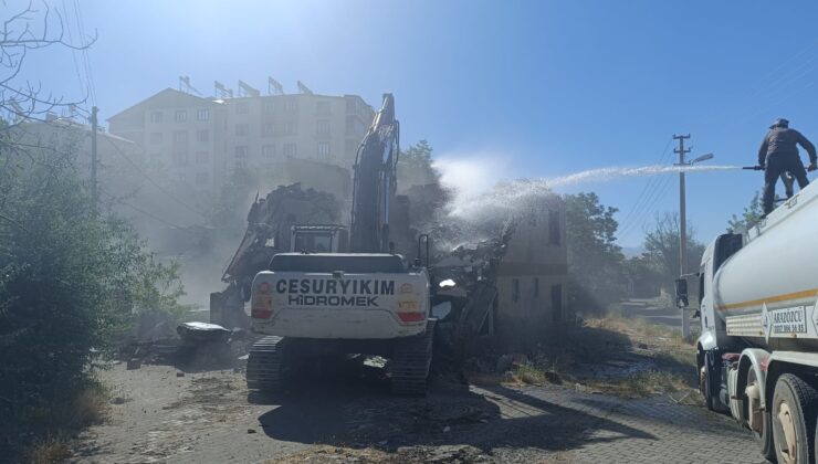 METRUK YAPILAR TEK TEK YIKILIYOR