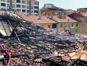 Elazığ’da Bir Apartmanın Çatısında Çıkan Yangında 1 Kişi Dumandan Etkilendi