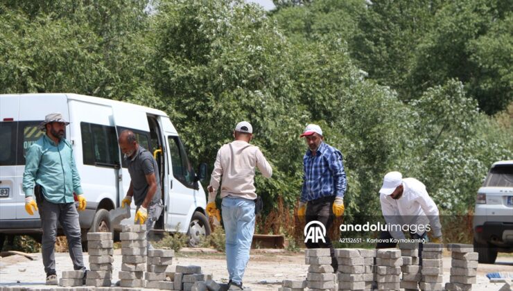 Karlıova’da Kilitli Parke Taşı Çalışmaları