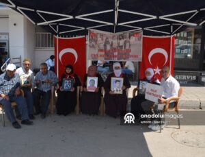 Muş’ta evlatlarına kavuşmak isteyen aileler DEM Parti önündeki eylemlerini sürdürdü